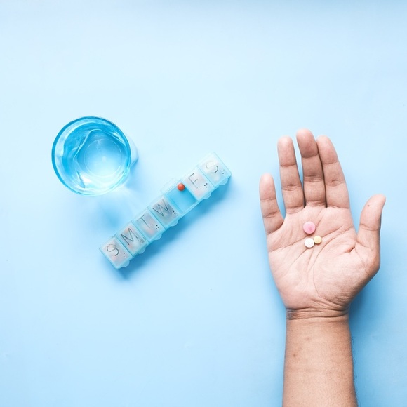 Weekly 7-Day Pill Organizer, Days of the Week Locked Container - Picture 3 of 16